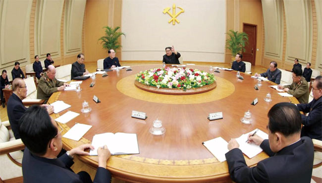 김정은이 지난 4월 9일 노동당 정치국 회의를 주재하고 있다. ⓒphoto KCNA