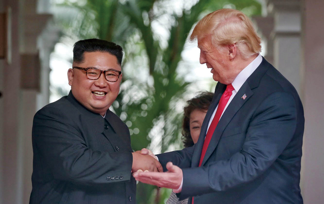 지난 6월 12일 싱가포르에서 만난 김정은 북한 국무위원장과 트럼프 미국 대통령. ⓒphoto 뉴시스