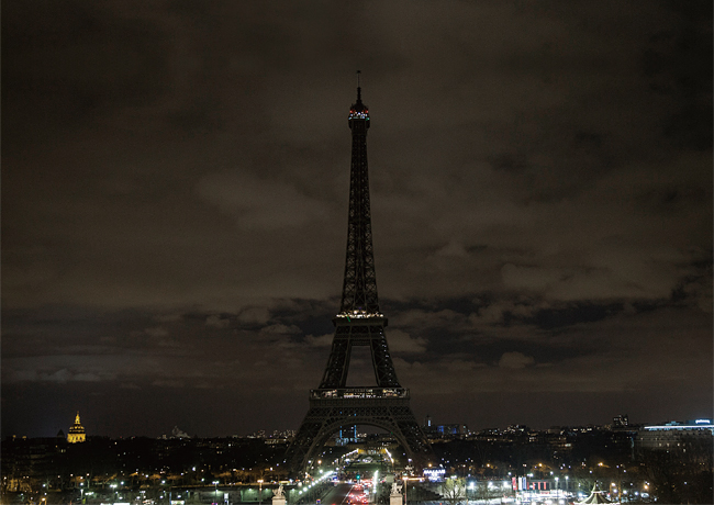 2013년 ‘지구촌 전등 끄기’ 행사에 참여한 프랑스 파리의 에펠탑 전경. ⓒphoto AFP