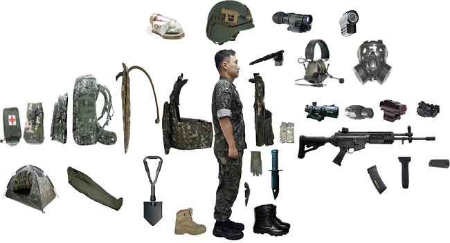 워리어플랫폼으로 달라질 육군 보병의 장비들. 대표적으로 해외 특수부대에서 유행하는 하이컷 헬멧에 야시경, 피아식별장치, 전자식 청력보호 헤드셋 등이 장착된다. 소총에는 무배율 조준경이 장착돼 명중률을 높인다. 워리어플랫폼이 완성되면 개인 전투원들의 기본군장 무게가 10㎏ 이상 늘어난다. ⓒphoto 육군