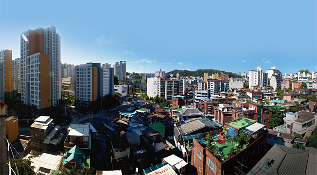 서울의 한 재개발지역. 낡은 다세대주택 너머로 새로 지은 아파트가 보인다. ⓒphoto 양수열 영상미디어 기자