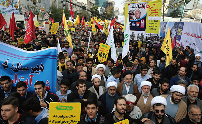 지난 11월 4일 이란 테헤란 옛 미국대사관 앞에서 반미 시위를 벌이고 있는 이란 국민들. ⓒphoto 뉴시스