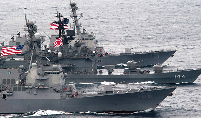 미국 해군과 일본 해상자위대 함정들이 나란히 항해하고 있다. ⓒphoto 미 해군