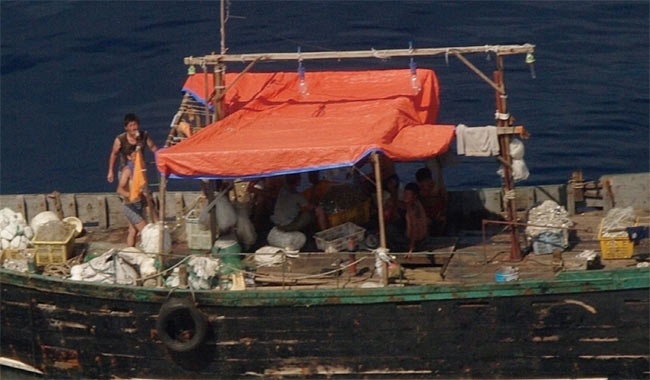 지난 8월 일본 대화퇴의 EEZ에 불법 침입한 북한 어선. ⓒphoto 일본 해상보안청