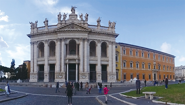 라테나노 대성당 외관. 바티칸 이전 1000년간 교황의 사저로 쓰인 곳이다.