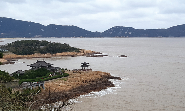 한국의 해안 풍광과 흡사한 저우산군도의 푸퉈산.