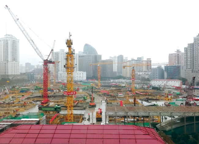 상하이 도심의 옛 대우비즈니스센터 개발 부지. 현재 홍콩의 부동산 기업이 복합개발 중이다.