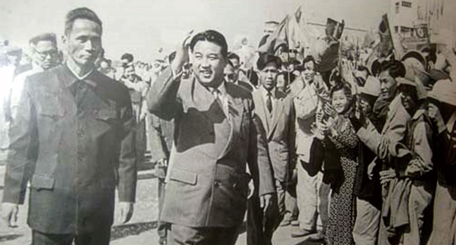 김일성이 1958년 베트남을 방문해 하노이 시민들의 환영을 받고 있다. ⓒphoto 베트남 공산당