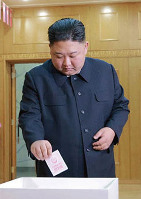 지난 3월 10일 최고인민회의 제14기 대의원선거에서 투표하는 김정은. ⓒphoto 뉴시스