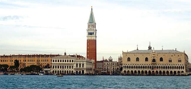 베네치아는 물의 도시다. 한 달에 38유로만 지불하면 주변 섬을 무한정 왕래할 수 있는 보트를 탈 수 있다. ⓒphoto 유민호