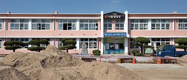 2017년 문을 닫은 낙동초등학교 용포분교. 현재는 상주시가 서울시에 무상으로 토지를 제공해 ‘서울캠핑장’으로 만드는 공사가 진행 중이다.