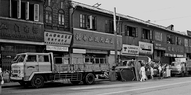 1994년 국내로 반입한 상하이 화이하이중루 329호 건물의 철거 전 모습. 이 건물 일대가 ‘바오캉리’다. ⓒphoto 바이두