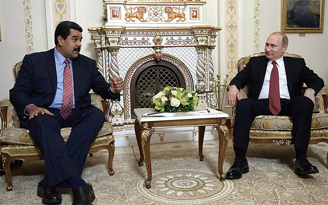 지난해 12월 5일 푸틴 러시아 대통령(오른쪽)과 마두로 베네수엘라 대통령이 크렘린궁에서 환담하고 있다. ⓒphoto 크렘린궁