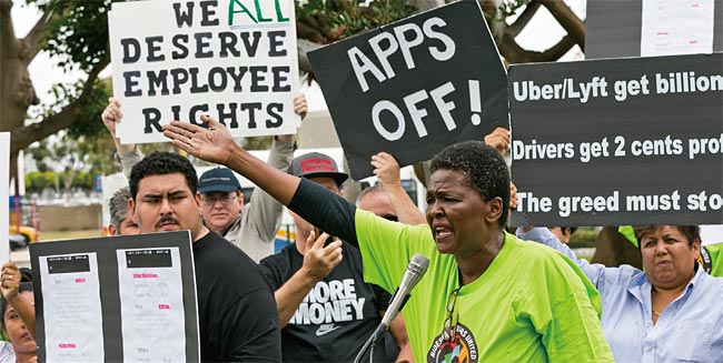 우버 상장을 앞둔 지난 5월 8일 미국 로스앤젤레스에서는 우버와 리프트의 기사들이 ‘앱 끄기’ 운동을 펼치며 정당한 보상을 요구하는 시위를 벌였다. ⓒphoto AP·뉴시스