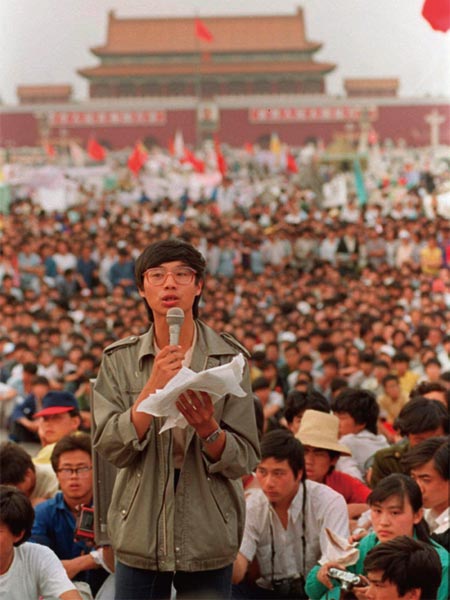 1989년 5월 27일 천안문광장에서 민주화 시위를 이끌고 있는 대학생 지도자 왕단. ⓒphoto 뉴시스