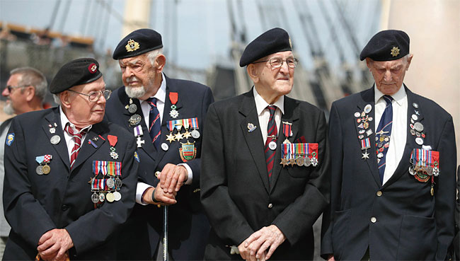 지난 6월 5일 영국 포츠머스에서 거행된 노르망디상륙작전 75주년 기념식에 참석한 2차대전 참전 노병들. ⓒphoto 뉴시스