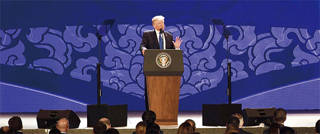 트럼프 미국 대통령이 2017년 11월 베트남 APEC 정상회의에서 인도·태평양 전략을 밝히고 있다. ⓒphoto US DOS