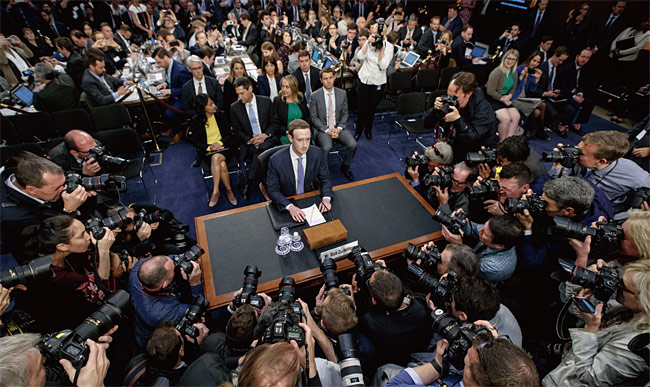 미 의회는 리브라를 강력하게 견제하고 나섰다. 때에 따라서는 마크 저커버그 CEO가 과거 청문회처럼 의회에 불려올 수도 있다. ⓒphoto 뉴시스