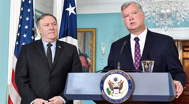 북한 핵협상을 총괄하는 미국의 마이크 폼페이오 국무장관(왼쪽)과 스티브 비건 대북특별대표. ⓒphoto 미 국무부
