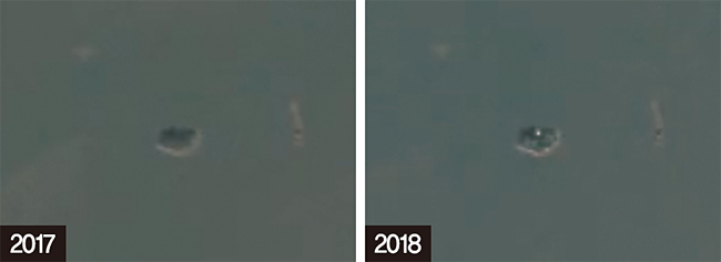 ‘구글 어스 엔진’으로 캡처한 2017년과 2018년의 함박도 해상 인공위성 사진. 2018년 촬영된 사진에서 보이는 하얀 점이 북한군 주둔 시설로 추정되는 건물이다. ⓒphoto 구글 어스 엔진