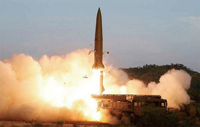 북한이 지난 7월 25일 이스칸데르급 단거리 탄도미사일을 시험 발사하고 있다. ⓒphoto 노동신문