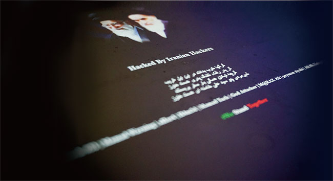 이란 해커가 사우디아라비아 정부 홈페이지를 해킹해 메인화면을 바꿔놓은 모습. ‘Hacked by Iranian Hackers’라는 문구를 새겨놓았다. ⓒphoto 뉴시스·AP