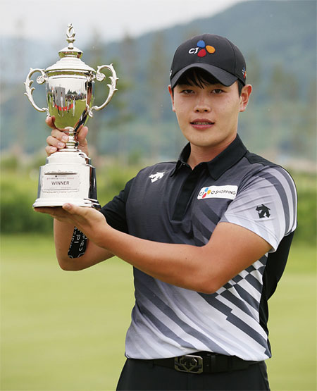 이재경 선수가 우성종합건설 아라미르CC 부산경남 오픈에서 데뷔 첫 우승을 차지했다. ⓒphoto KLPGA
