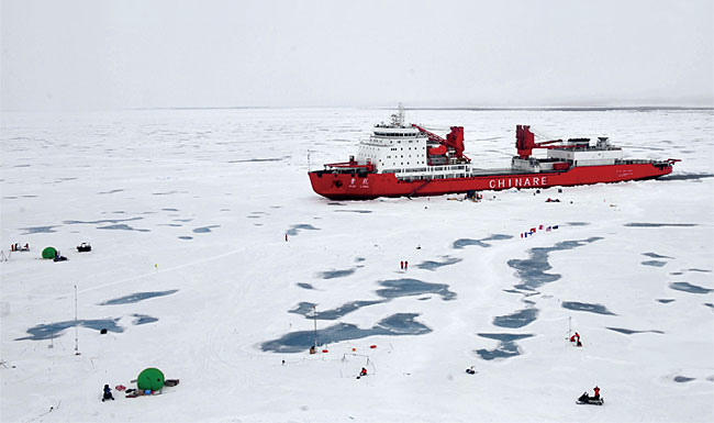 북극을 항해 중인 중국의 쇄빙선 설룡(雪龍). ‘모자이크 프로젝트’에는 한국과 중국 등 19개국이 참여한다. ⓒphoto 뉴시스