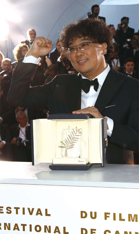 지난 5월 25일 칸영화제에서 영화 ‘기생충’으로 대상인 황금종려상을 수상한 봉준호 감독. ⓒphoto 뉴시스