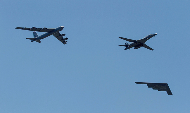 미국의 전략폭격기 3종 세트인 B-52H, B-1B, B-2가 비행하고 있다. ⓒphoto 미 공군