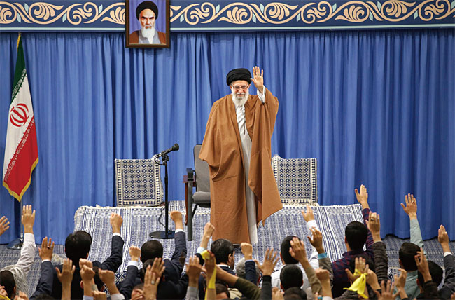 이란의 최고지도자인 하메네이가 지지자들을 상대로 연설하고 있다. ⓒphoto 뉴시스