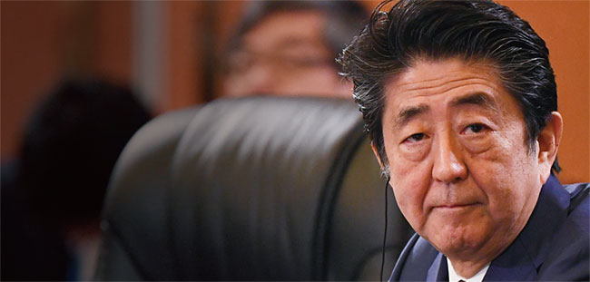 지난해 12월 24일 한·중·일 정상회의에 참석한 아베 일본 총리. ⓒphoto 뉴시스