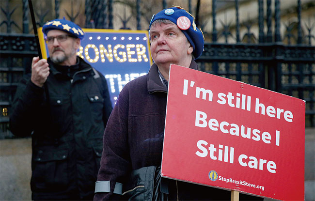 2020년 1월 31일 영국의 브렉시트 시행을 앞두고 1월 22일 런던 의회의사당 밖에서 브렉시트 반대파들이 시위를 벌이고 있다. ⓒphoto 뉴시스·AP