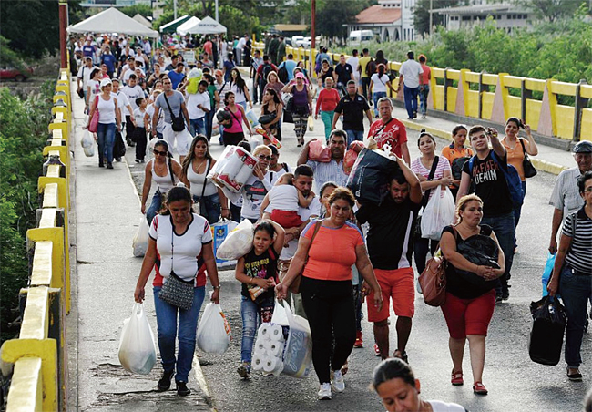 베네수엘라 국민들이 이웃 국가인 콜롬비아로 탈출하고 있다. ⓒphoto El Espectador
