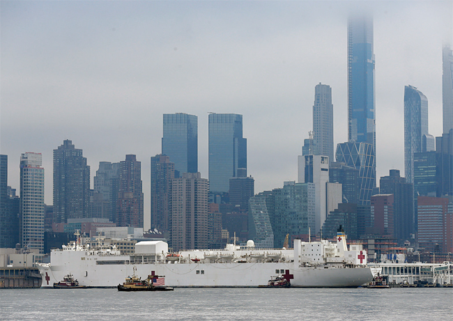 지난 3월 30일 미 해군 병원함 USNS 컴포트가 뉴욕항에 정박하고 있다. ⓒphoto 뉴시스