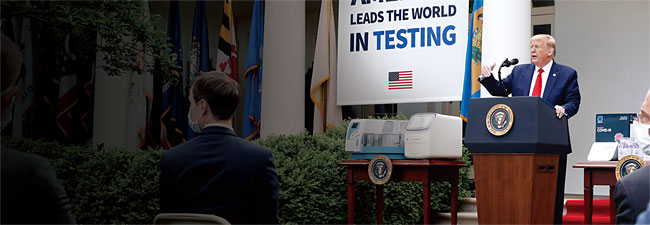 도널드 트럼프 미 대통령이 지난 3월 11일(현지시각) 백악관 로즈가든에서 코로나19 브리핑을 하고 있다. ⓒphoto 뉴시스