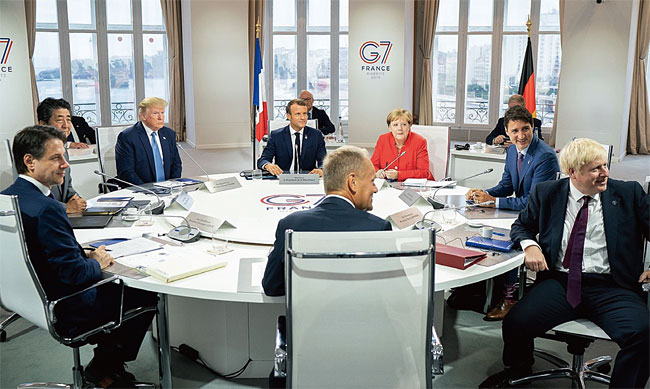 선진 7개국(G7) 정상들이 지난해 8월 프랑스 비아리츠에서 회의를 하고 있다. ⓒphoto 백악관