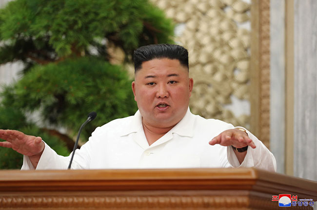 김정은 북한 국무위원장이 지난 7월 2일 노동당 중앙위원회 본부청사에서 열린 정치국 확대회의에서 발언하고 있다. ⓒphoto 연합