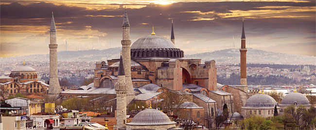박물관에서 모스크로 전용이 추진돼 논란을 빚고 있는 이스탄불 아야 소피아. ⓒphoto 셔터스톡
