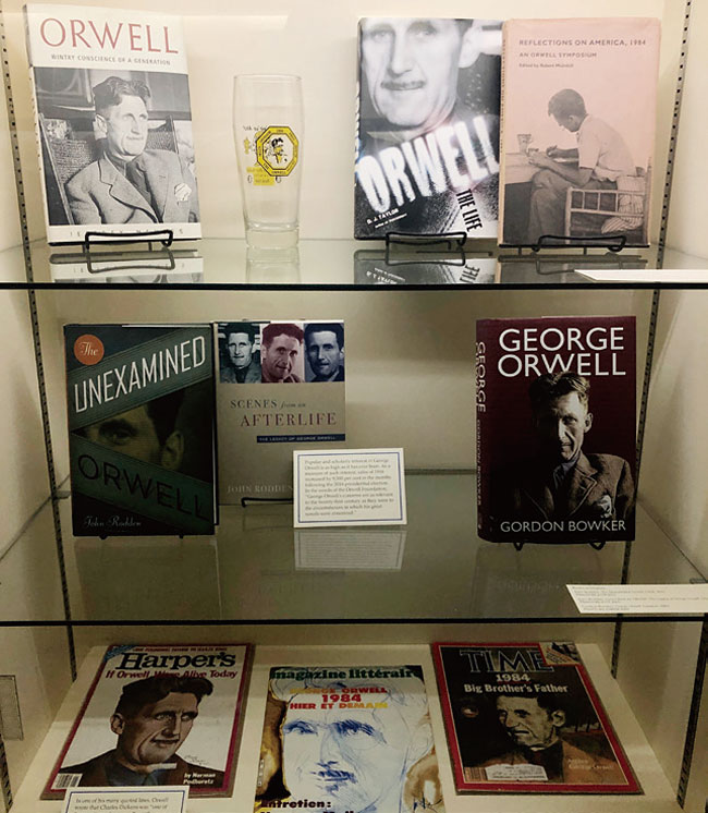 지난해 10월 미국 뉴멕시코 알부케크에서 열린 조지 오웰 회고전에 전시된 작품들. ⓒphoto 연합