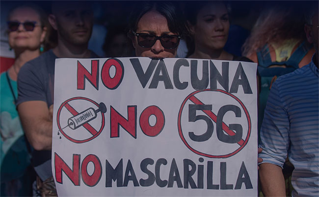 지난 8월 16일(현지시각) 코로나19가 재확산한 스페인에서 정부의 제한조치에 반대하고 마스크 착용을 거부하는 시위가 열렸다. ⓒphoto 뉴시스