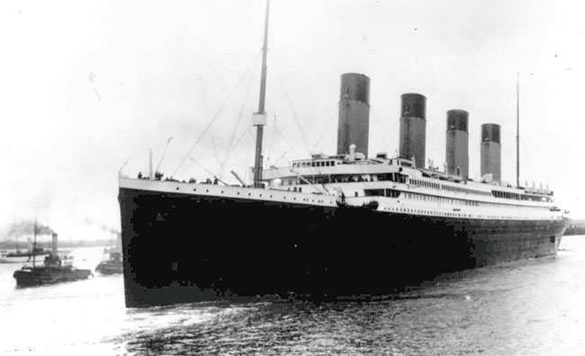 1912년 4월 10일 영국 사우샘프턴항에서 미국 뉴욕으로 향하는 타이태닉호. 타이태닉호는 나흘 후인 14일 오후 11시40분 빙산에 부딪혀 북대서양 바닷속으로 가라앉았다. ⓒphoto 뉴시스