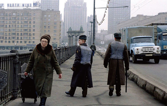 소련 시절 거리를 순찰하는 경찰관과 시민. ⓒphoto 뉴시스