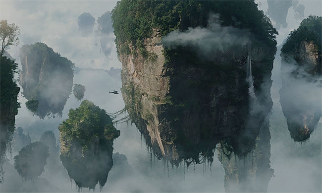 섬을 통째로 띄울 수 있는 상온 초전도체 물질을 구하러 외계 행성에 진출하는 내용을 그린 SF영화 ‘아바타’의 한 장면.