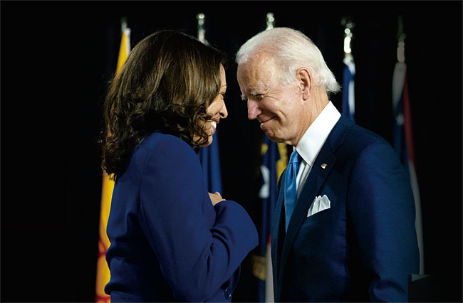 조 바이든 민주당 대통령 후보(오른쪽)와 러닝메이트인 카멀라 해리스 부통령 후보. ⓒphoto AP·뉴시스