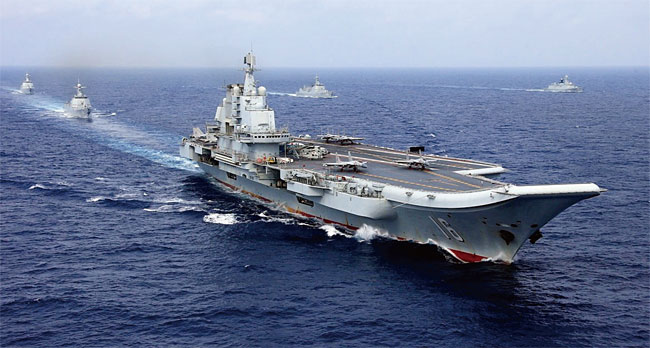 중국 해군 항공모함 전단이 남중국해에서 훈련을 하고 있다. ⓒphoto 중국군망