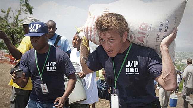 아이티 대지진 당시 현지에서 봉사활동을 했던 숀 펜. ⓒphoto CORE