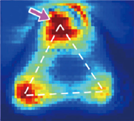 삼각형 나노입자의 꼭짓점들에 빛이 모이는 걸 보여주는 이미지. 그러면 빛이 모이는 효과를 응용하는 연구가 가능해진다. ⓒphoto 김지환 교수