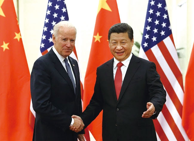 바이든 당선인이 부통령 시절인 2013년 중국을 방문해 시진핑 국가주석과 악수하고 있다. ⓒphoto 신화망