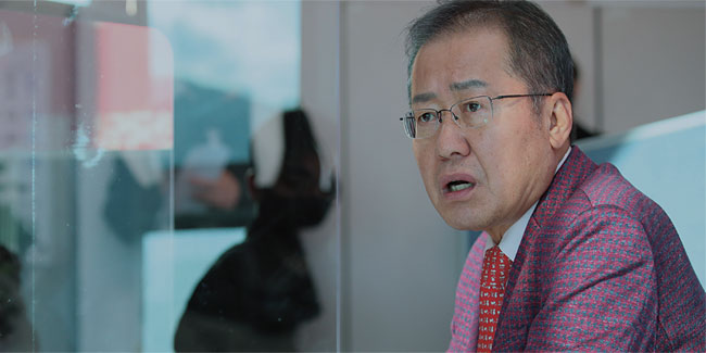 지난해 11월 ‘김해신공항 백지화’와 관련해 기자회견을 하고 있는 홍준표 의원. ⓒphoto 뉴시스